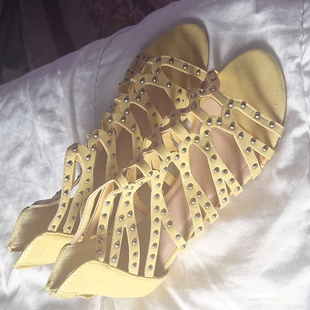 Yellow gladiator sandals new size 7